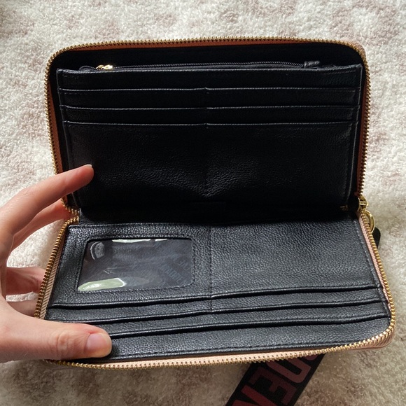 Steve Madden Blush Wallet with Wristlet - Picture 3 of 5
